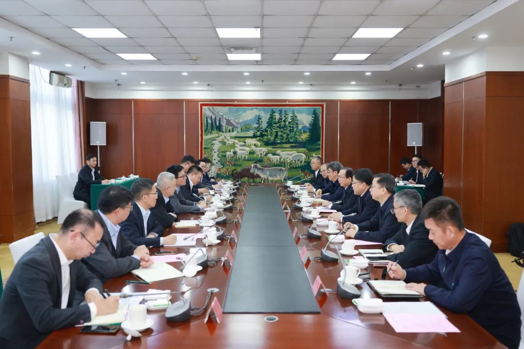 華電集團(tuán)黨組書記、董事長江毅與上海電氣黨委書記、董事長吳磊舉行會談