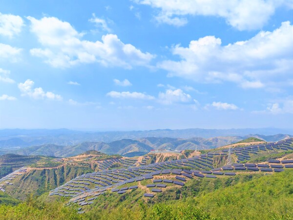 國(guó)網(wǎng)綜能山西方山100兆瓦農(nóng)光互補(bǔ)光伏復(fù)合項(xiàng)