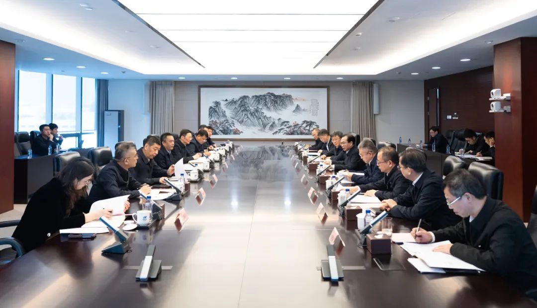 華電集團(tuán)董事長江毅、總經(jīng)理葉向東與哈電集團(tuán)董事長曹志安、總經(jīng)理黃偉舉行會談