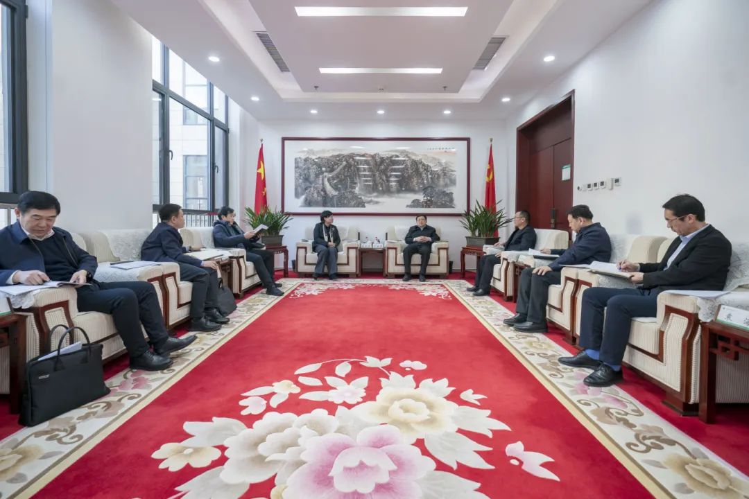 內(nèi)蒙古電力集團(tuán)與包頭市政府、中國(guó)二冶集團(tuán)、中國(guó)能建華北院和陜西院交流座談