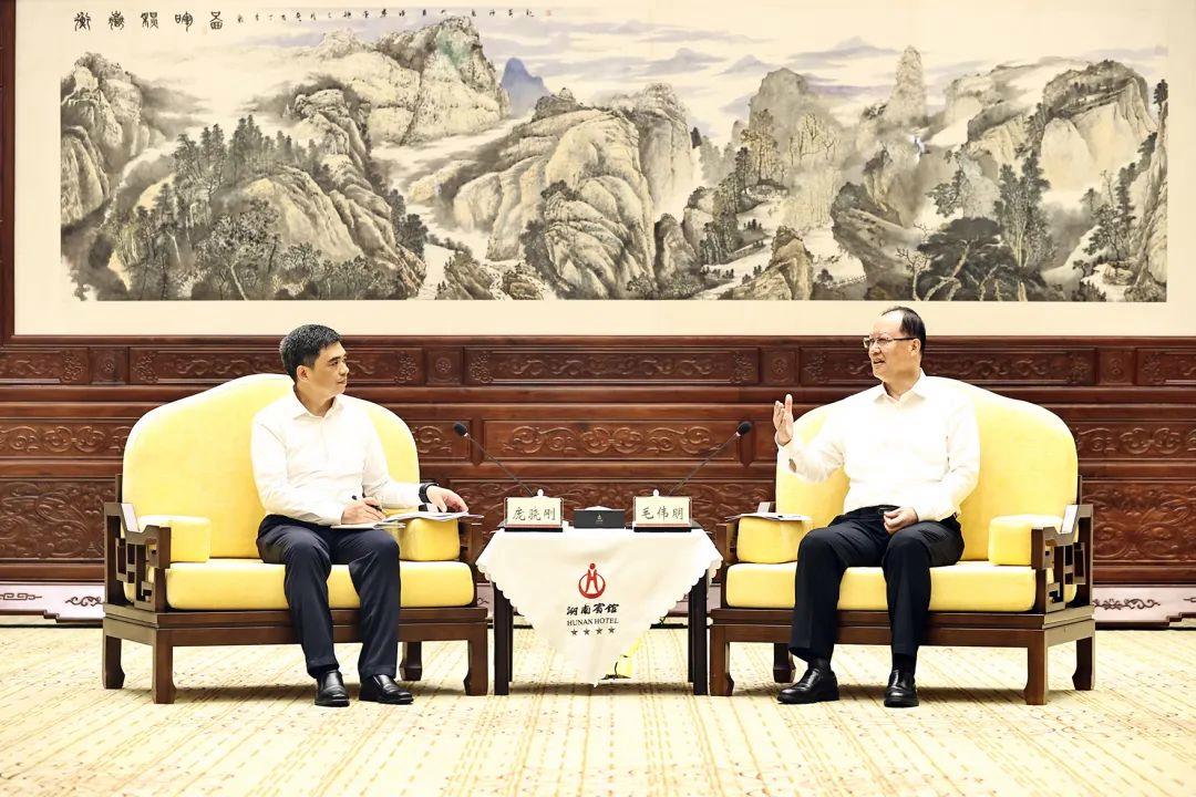湖南省省長(zhǎng)毛偉明與國網(wǎng)總經(jīng)理龐驍剛會(huì)談  攜